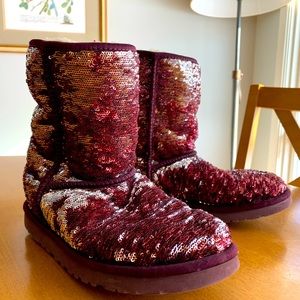 PRETTY 😻 UGG Sequin Mermaid Reversible Red Maroon Burgundy Silver Size 6!